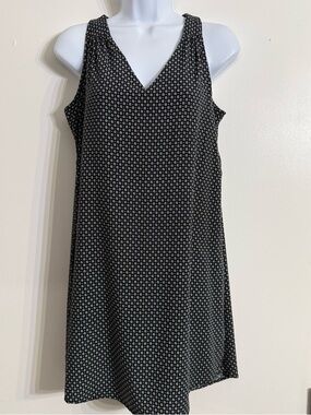 Old Navy Black and White V-Neck Sleeveless Midi Dress Size Medium
